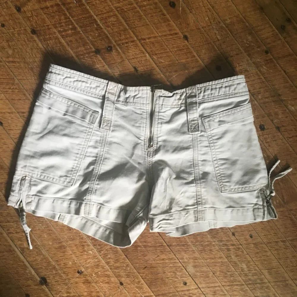American Eagle Y2K zipped hem khaki shorts